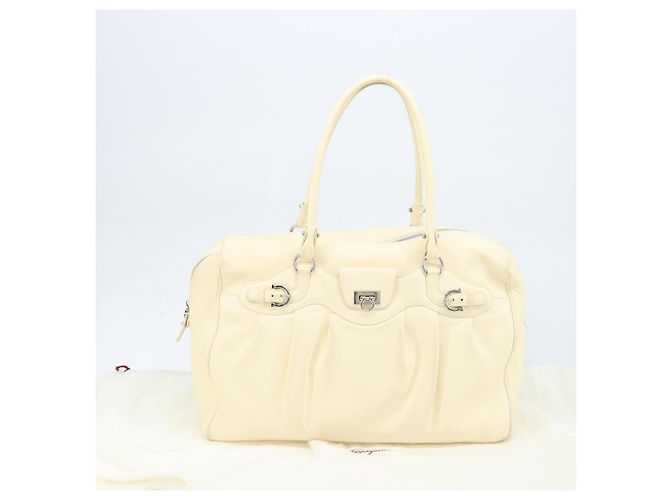 Sac à main Gancini en cuir blanc et argent de Salvatore Ferragamo Auth 166988 Argenté - vue 12