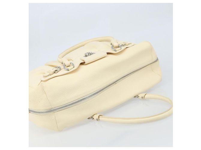 Sac à main Gancini en cuir blanc et argent de Salvatore Ferragamo Auth 166988 Argenté - vue 14