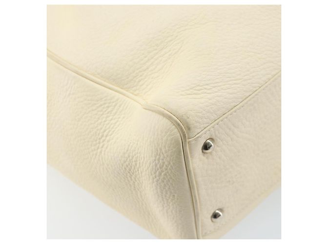 Sac à main Gancini en cuir blanc et argent de Salvatore Ferragamo Auth 166988 Argenté - vue 18