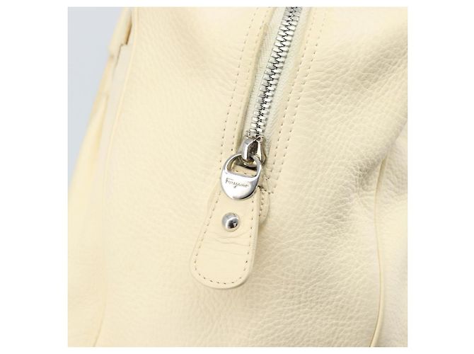 Sac à main Gancini en cuir blanc et argent de Salvatore Ferragamo Auth 166988 Argenté - vue 20