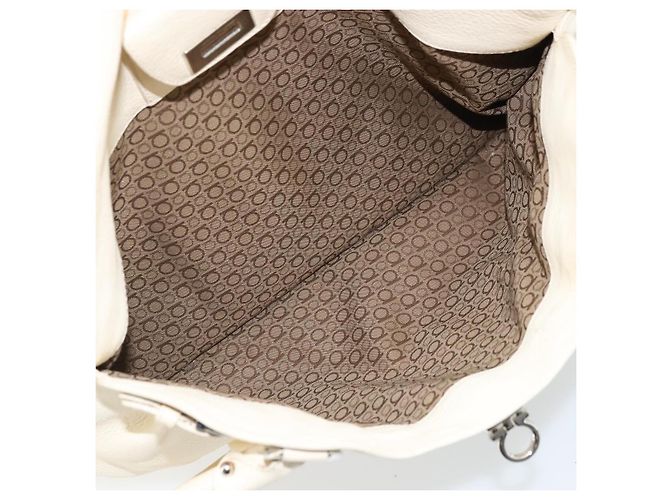 Sac à main Gancini en cuir blanc et argent de Salvatore Ferragamo Auth 166988 Argenté - vue 25