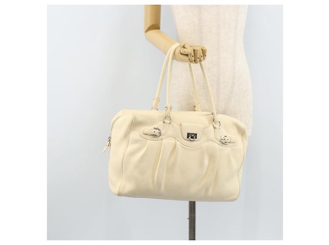 Sac à main Gancini en cuir blanc et argent de Salvatore Ferragamo Auth 166988 Argenté - vue 26