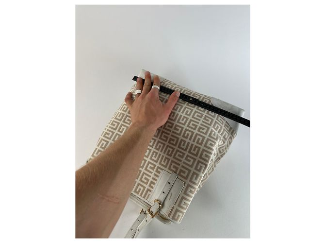 Vintage Givenchy Monogramm Leder-Canvas-Tasche Weiß Gold - Ansicht 11