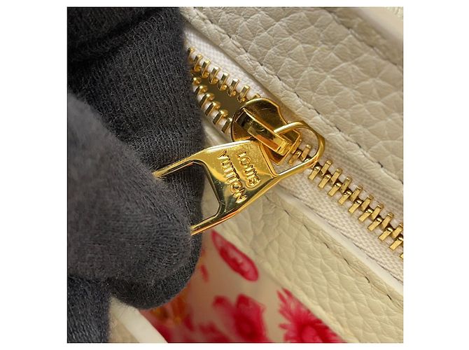 Borsa Capucines BB Louis Vuitton Rosa Bianco - vista 11