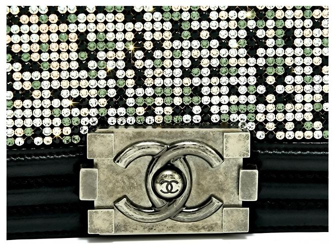 Chanel 14P Piccola Borsa Boy in Pelle Nera con Cristalli Swarovski Nero Metallico - vista 2