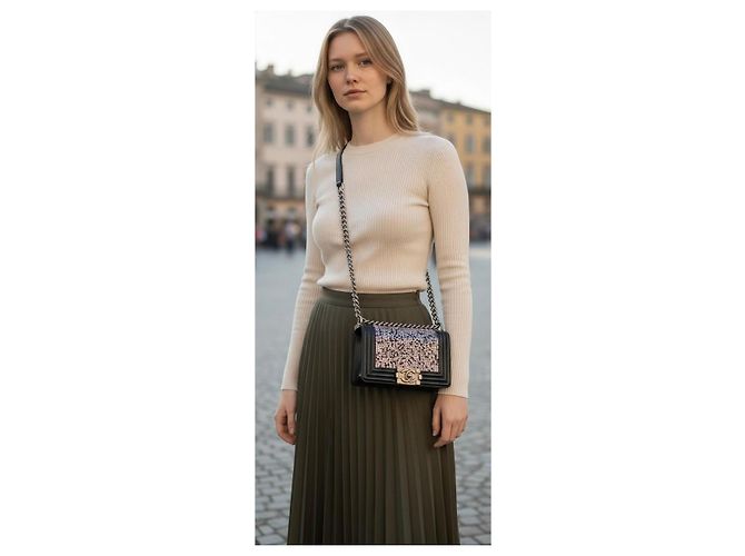 Chanel 14P Piccola Borsa Boy in Pelle Nera con Cristalli Swarovski Nero Metallico - vista 4