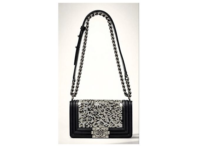 Chanel 14P Piccola Borsa Boy in Pelle Nera con Cristalli Swarovski Nero Metallico - vista 5