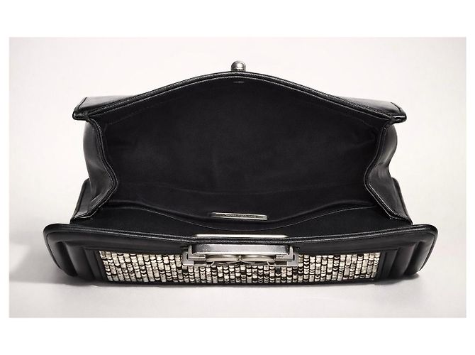Chanel 14P Piccola Borsa Boy in Pelle Nera con Cristalli Swarovski Nero Metallico - vista 8