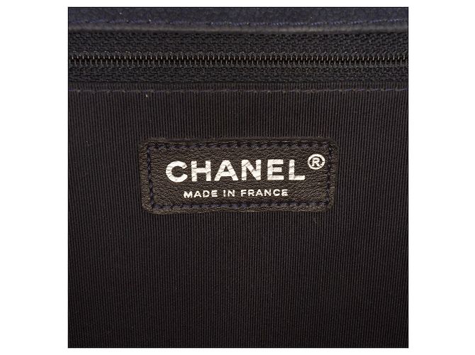Chanel Blu Grande Flap Boy in Caviar Iridescente Blu navy - vista 5
