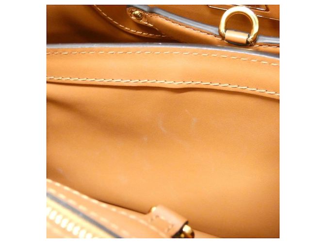 Borsa Capucines MM Louis Vuitton Caramello - vista 10