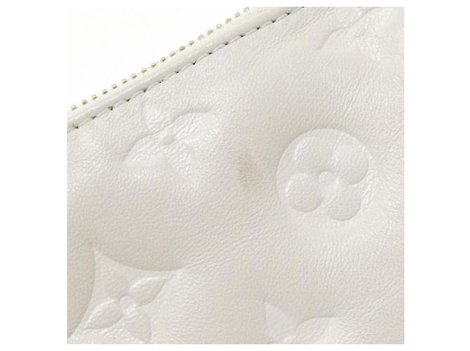 Borsa a Spalla Louis Vuitton Coussin PM M21262 Beige - vista 3