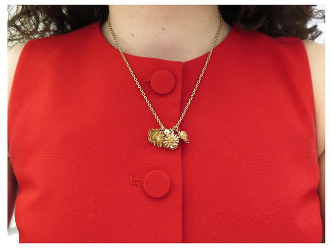 NEUE DIOR-HALSKETTE MIT BLUMEN-CHARMS AUS GOLDMETALL - Ansicht 7