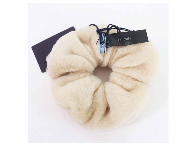 Accessorio per capelli in pelliccia di pecora con logo Triangolo Prada Beige - vista 3