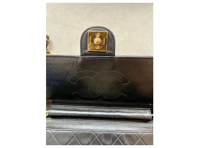 Timeless Chanel Classic Double Flap Media Nera in Pelle d'Agnello Oro 24k Nero - vista 6