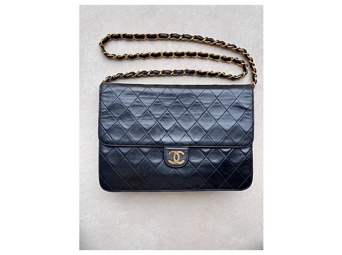 Timeless Chanel Classic Double Flap Media Nera in Pelle d'Agnello Oro 24k Nero - vista 8