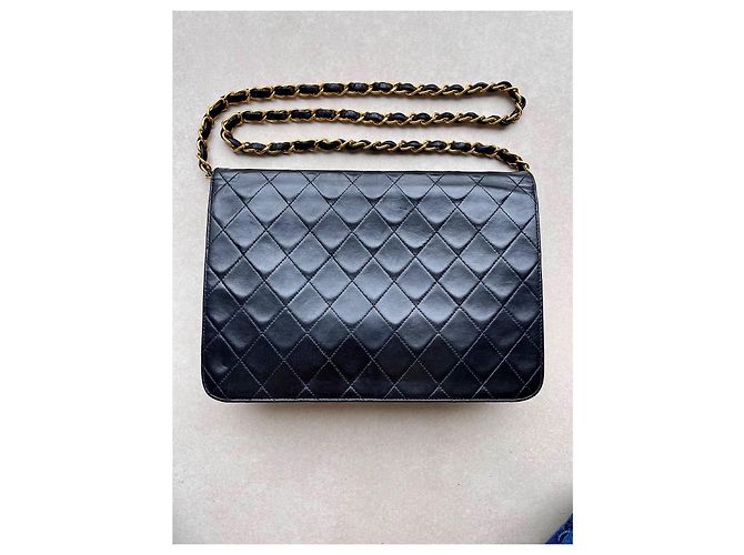 Timeless Chanel Classic Double Flap Media Nera in Pelle d'Agnello Oro 24k Nero - vista 9