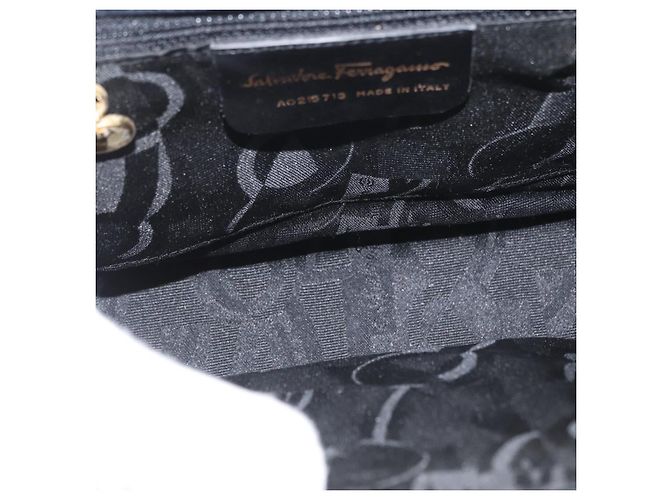 Borsa a Spalla Gancini in Pelle Salvatore Ferragamo Blu Navy Oro Auth 174541 D'oro - vista 17