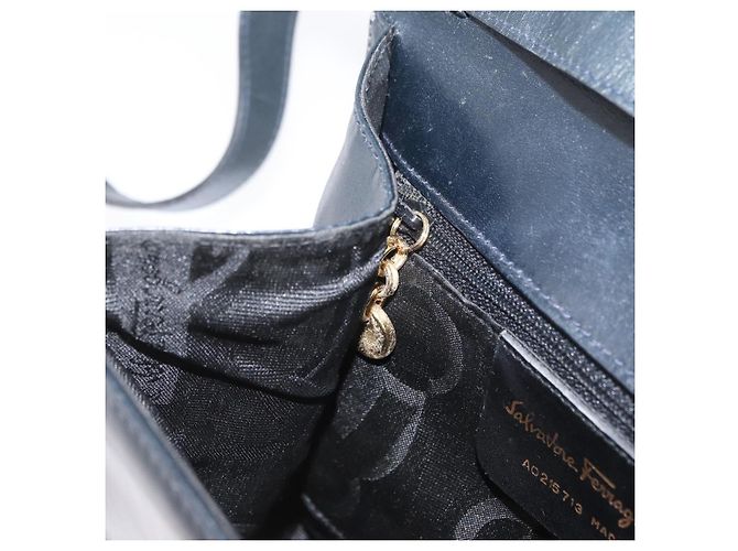 Borsa a Spalla Gancini in Pelle Salvatore Ferragamo Blu Navy Oro Auth 174541 D'oro - vista 20