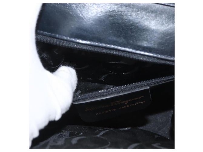 Borsa a Spalla Gancini in Pelle Salvatore Ferragamo Blu Navy Oro Auth 174541 D'oro - vista 21