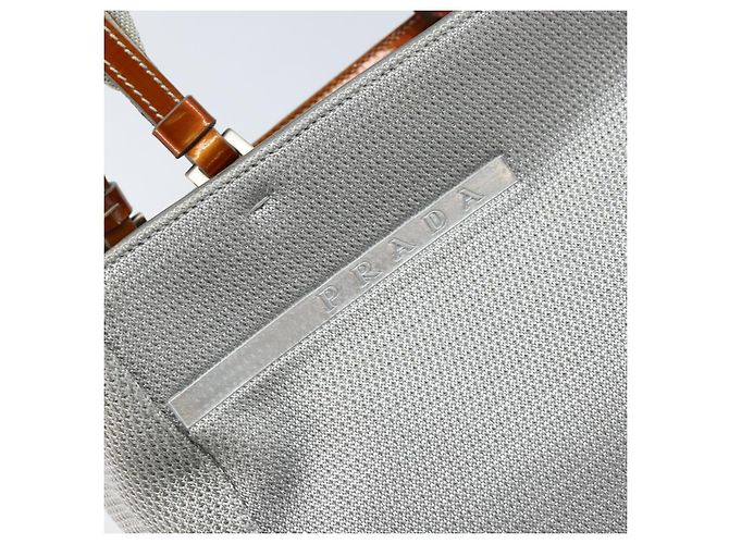 Borsa sportiva PRADA in nylon argento Auth BSZ195 - vista 14