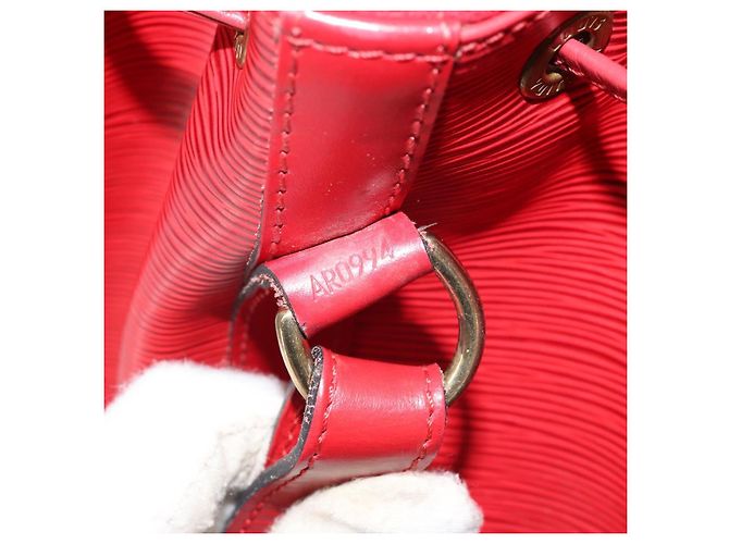 Noe LOUIS VUITTON Borsa a Spalla Petit Noé Epi Rossa M44107 LV Auth 174504 Rosso - vista 12