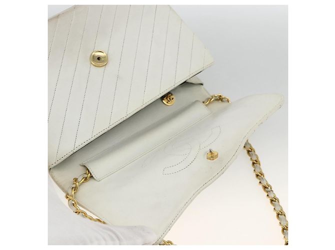 CHANEL Borsa a Spalla Matelassé in Pelle di Agnello Bianco Oro CC Auth BA11362A D'oro - vista 14