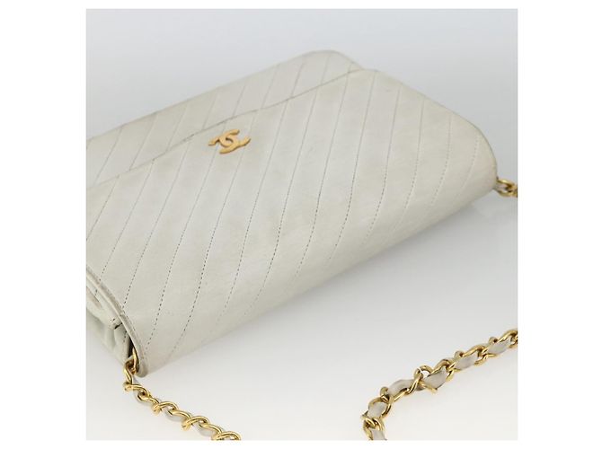 CHANEL Borsa a Spalla Matelassé in Pelle di Agnello Bianco Oro CC Auth BA11362A D'oro - vista 6