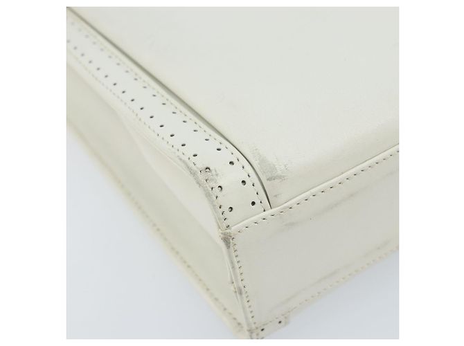 Borsa a Spalla Gancini in Pelle Bianca e Oro Salvatore Ferragamo Auth ARZ115 Bianco D'oro - vista 11