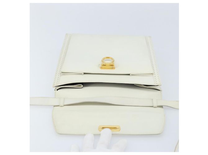 Borsa a Spalla Gancini in Pelle Bianca e Oro Salvatore Ferragamo Auth ARZ115 Bianco D'oro - vista 16