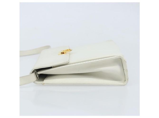 Borsa a Spalla Gancini in Pelle Bianca e Oro Salvatore Ferragamo Auth ARZ115 Bianco D'oro - vista 5