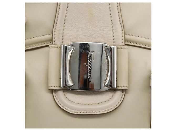 Borsa a mano in pelle bianca e argento Salvatore Ferragamo Auth BSZ241 Bianco - vista 14