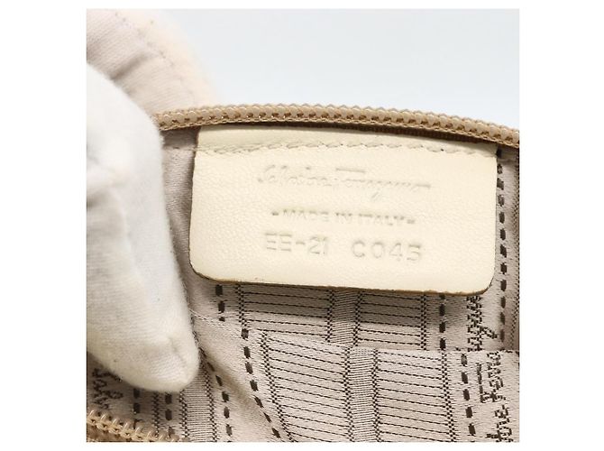Borsa a mano in pelle bianca e argento Salvatore Ferragamo Auth BSZ241 Bianco - vista 22
