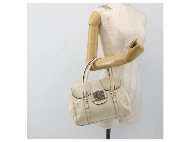 Borsa a mano in pelle bianca e argento Salvatore Ferragamo Auth BSZ241 Bianco - vista 23