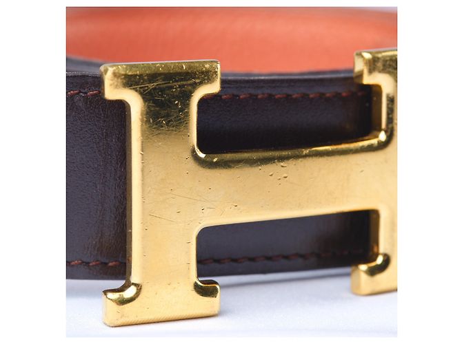 Cinto reversível H em couro Togo e Box laranja/chocolate da Hermès - vista 2