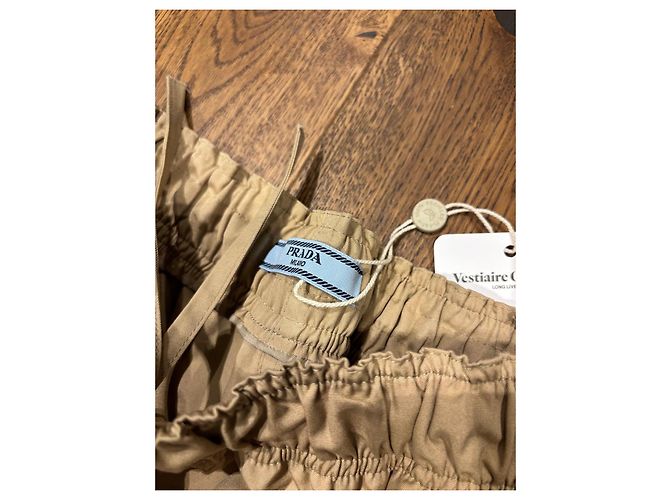 Calça larga de algodão bege com placa de logo Prada - vista 4