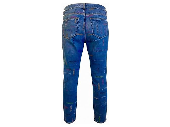 CHANEL 22P Jeans in denim blu e multicolore con stampa logo FR 40 - vista 3