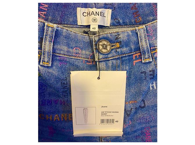 CHANEL 22P Jeans in denim blu e multicolore con stampa logo FR 40 - vista 5