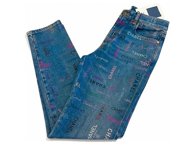 CHANEL 22P Jeans in denim blu e multicolore con stampa logo FR 40 - vista 7