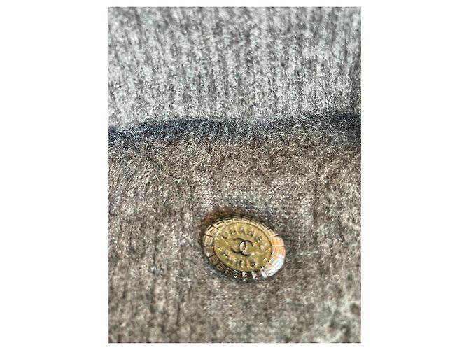 Pull col roulé Chanel en cachemire gris - vue 4