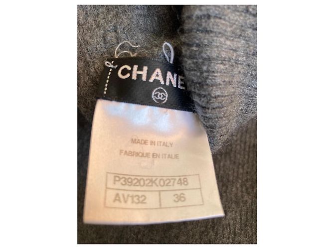 Pull col roulé Chanel en cachemire gris - vue 7