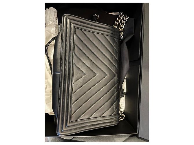 Borsa Chanel Boy in pelle chevron nera Nero - vista 3