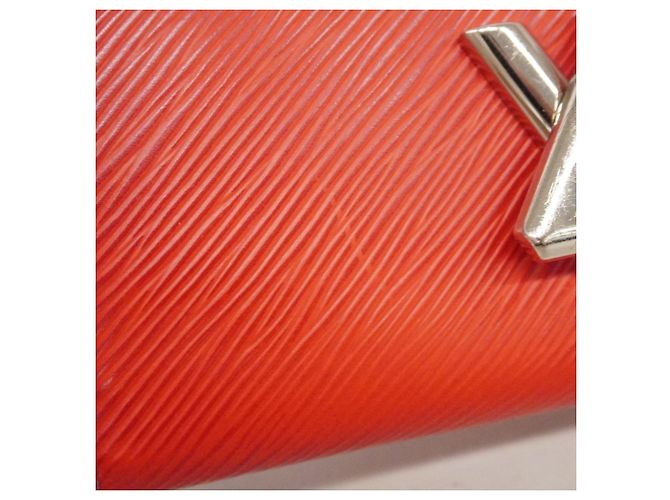 Cartera Larga Twist de Cuero Epi Louis Vuitton Roja - vista 12