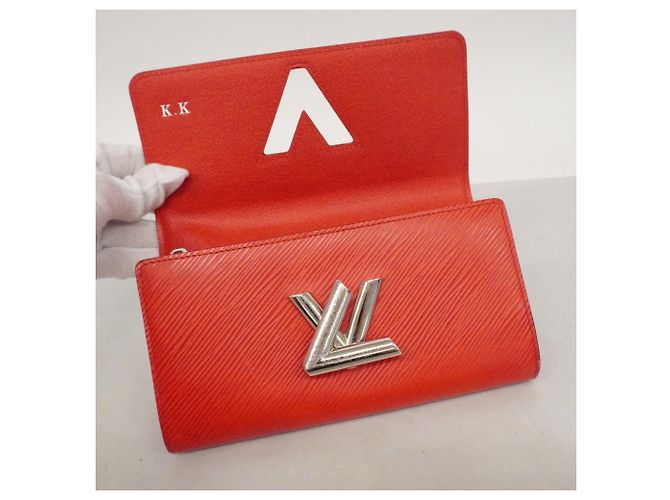 Cartera Larga Twist de Cuero Epi Louis Vuitton Roja - vista 14