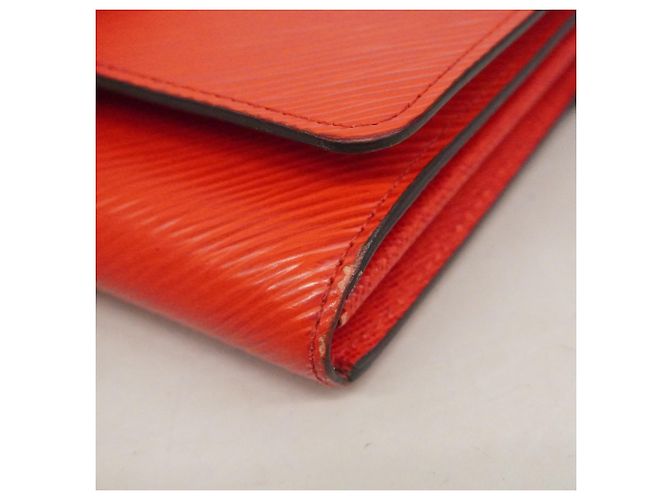 Cartera Larga Twist de Cuero Epi Louis Vuitton Roja - vista 6