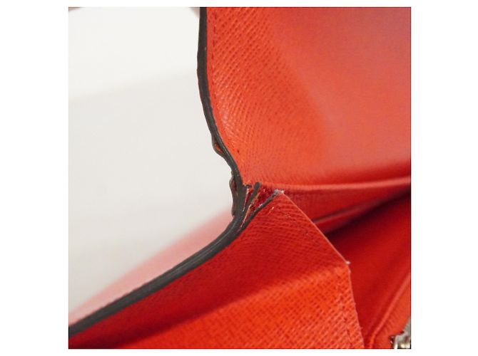 Cartera Larga Twist de Cuero Epi Louis Vuitton Roja - vista 8