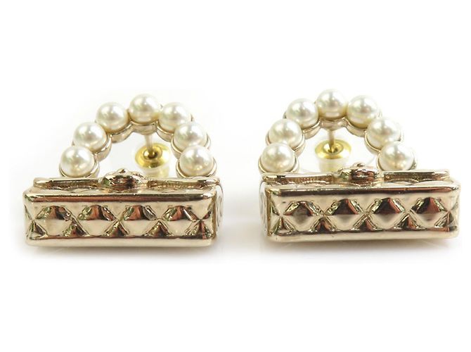 Orecchini in oro matelassé Chanel D'oro - vista 3
