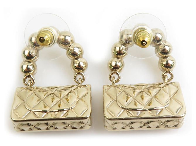 Orecchini in oro matelassé Chanel D'oro - vista 5