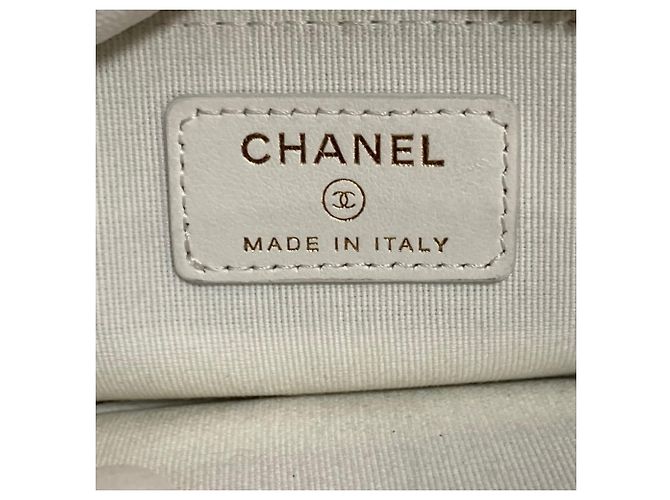 Monedero clásico con cremallera de piel de caviar acolchada Chanel - vue 9