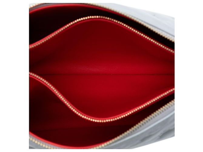Coussin PM in pelle di agnello trapuntata argento con monogramma Louis Vuitton - vista 4