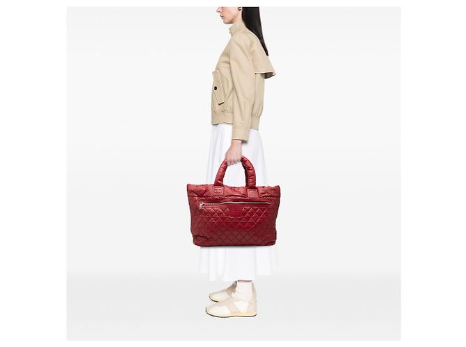 Chanel Rote große gesteppte Nylon umkehrbare Coco Cocoon Tasche - Ansicht 7
